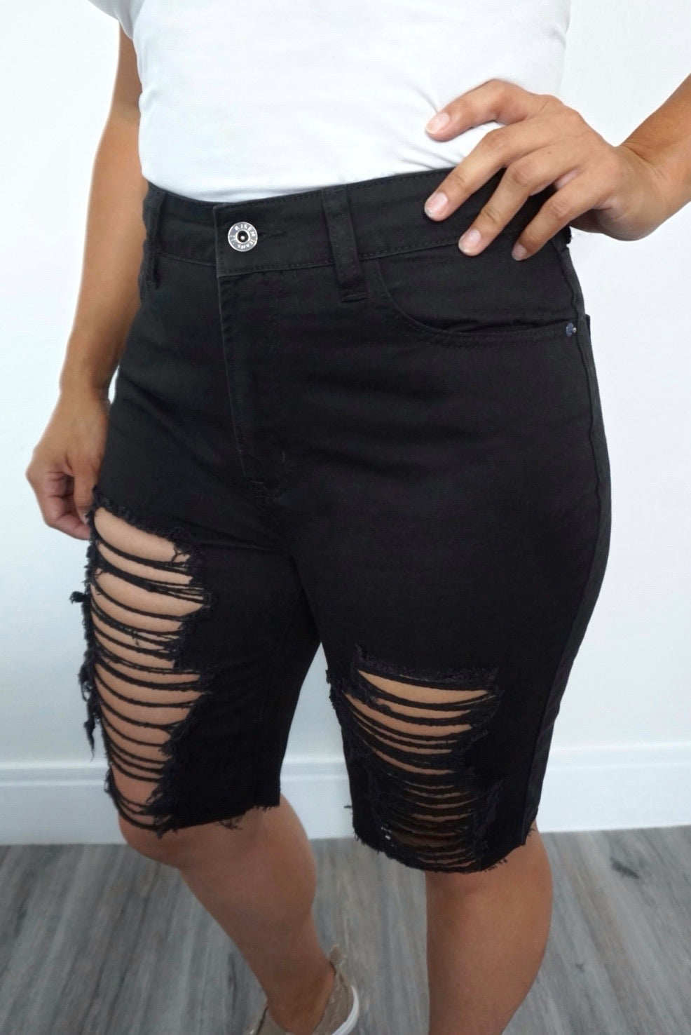 Distressed Bermuda Black Shorts