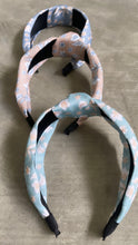 Load image into Gallery viewer, Floral Print Knotted Headband