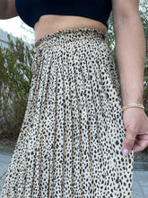 Load image into Gallery viewer, Pleated Cheetah Midi Skirt