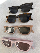 Load image into Gallery viewer, Gigi Retro Sunglasses